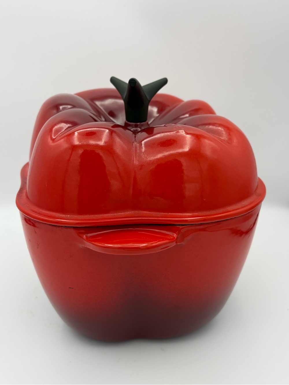 Le Creuset enameled cast iron Bell Pepper Cocotte  color Cherry Red - Picture 3 of 16